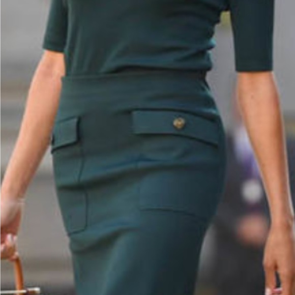 Megan’s outfit seen in many photos. - Picture 7 of 8